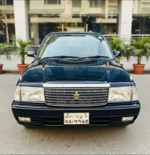 Toyota Crown . 2003