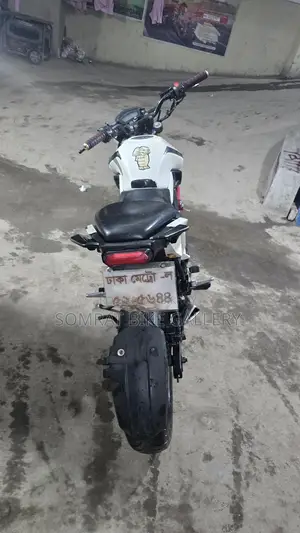 Runner Bolt Super Fresh Condition 2020