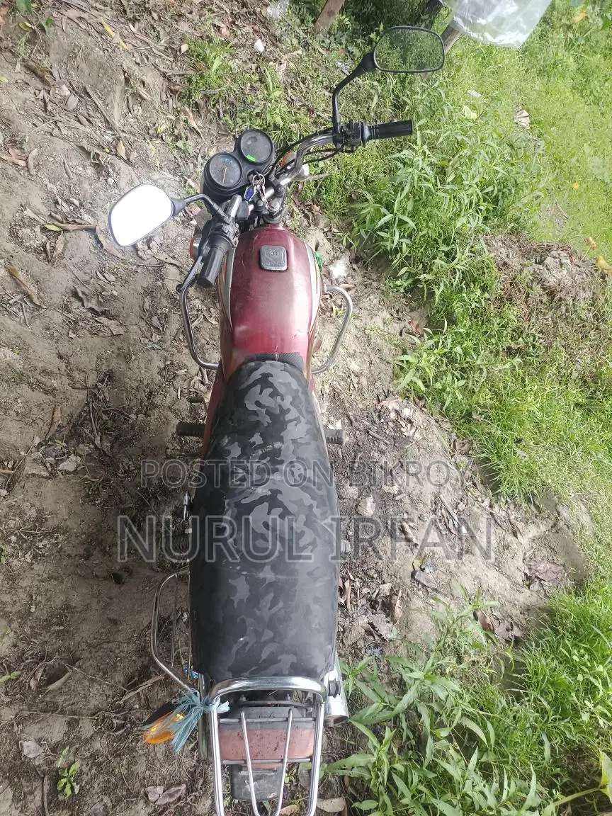 Bajaj Boxer . 2008