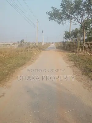 সেক্টর-১৫/সি-তে মেট্রো স্টেশন সংলগ্ন ৩ কাঠার পূর্বমুখী জমি