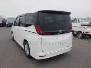 Toyota Noah S-Z Leg Rest atostep 2022