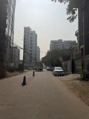 বসুন্ধরা এম ব্লক ৮ কাঠা দক্ষিণমুখী প্লট বিক্রয়।