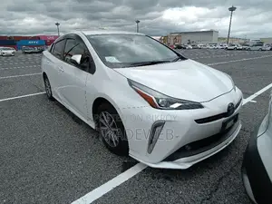 Toyota Prius 2021 Pearl