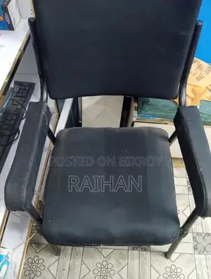 পুরাতন চেয়ার 🪑