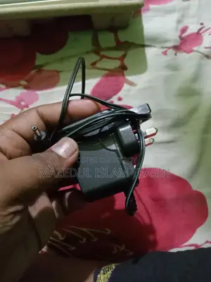 ওয়াইফাই রাউটারের পাওয়ার অ্যাডাপ্টার