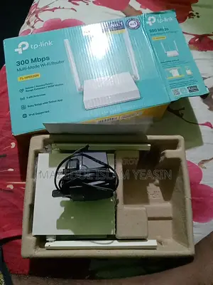ওয়াইফাই রাউটারের পাওয়ার অ্যাডাপ্টার