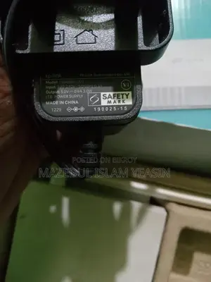 ওয়াইফাই রাউটারের পাওয়ার অ্যাডাপ্টার