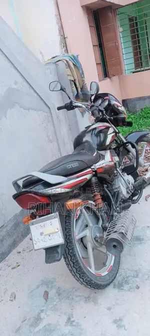 Bajaj CT 100 2019