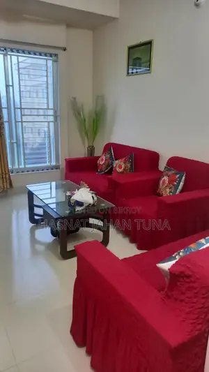 “Stylish Stretchable Sofa Cover Set – Almost New Condition”