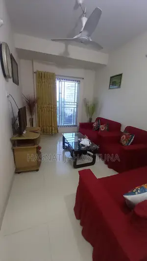 “Stylish Stretchable Sofa Cover Set – Almost New Condition”