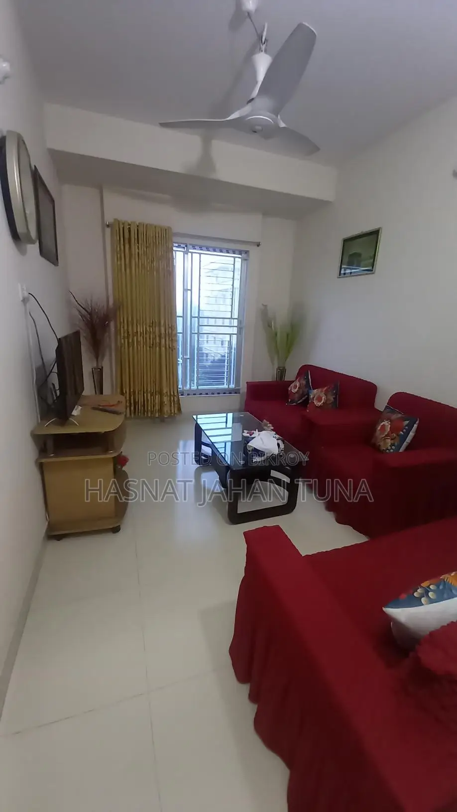 “Stylish Stretchable Sofa Cover Set – Almost New Condition”