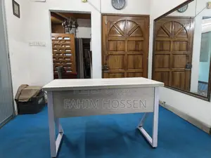 কম্পিউটার ডেস্ক ভালো কন্ডিশন ব্যাবহারযোগ্য