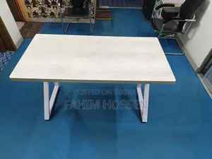 কম্পিউটার ডেস্ক ভালো কন্ডিশন ব্যাবহারযোগ্য