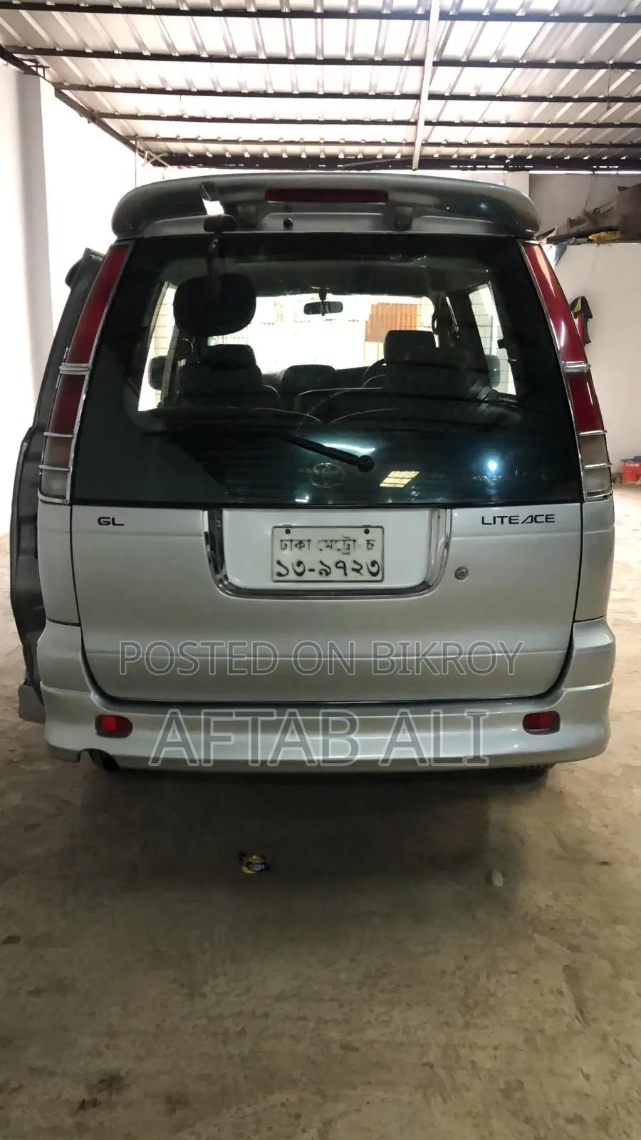 Toyota Noah 2004