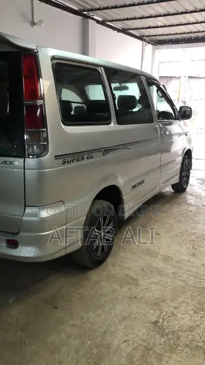 Toyota Noah 2004