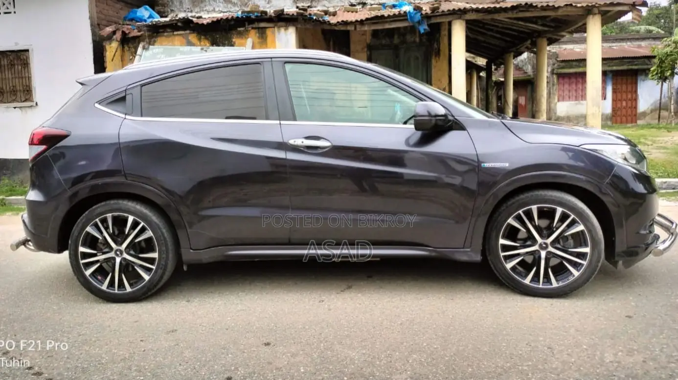 Honda Vezel 1.5 Hybrid 4WD 2014 Black