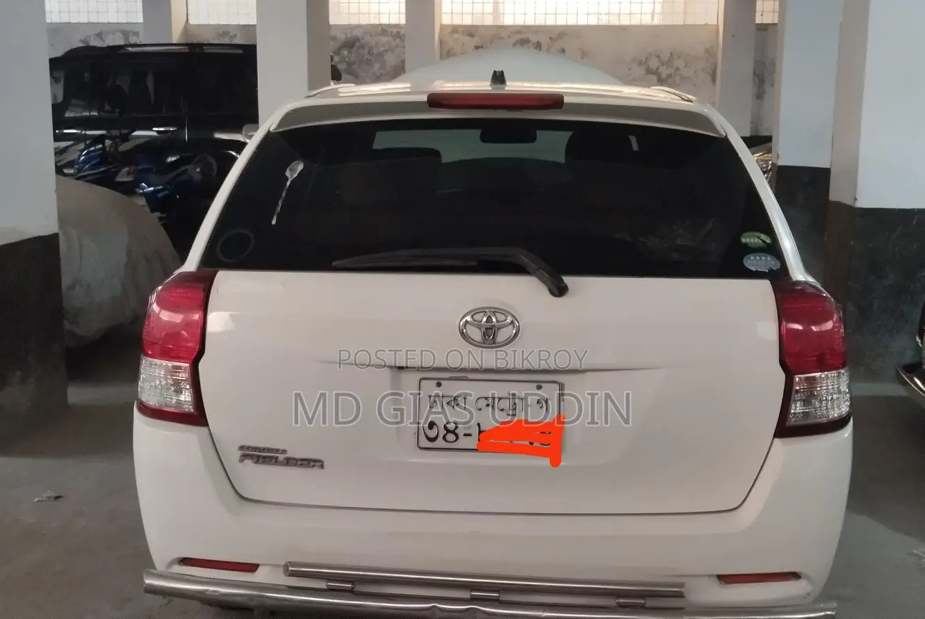 Toyota Fielder . 2012
