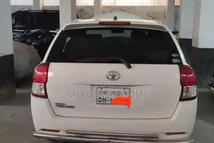 Toyota Fielder . 2012