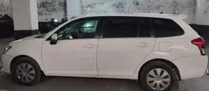Toyota Fielder . 2012
