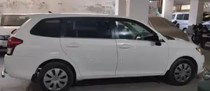 Toyota Fielder . 2012