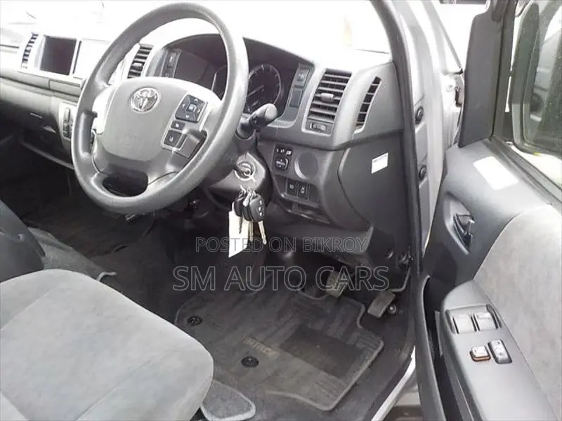 Toyota Hiace Grand Cabin Silver 2020