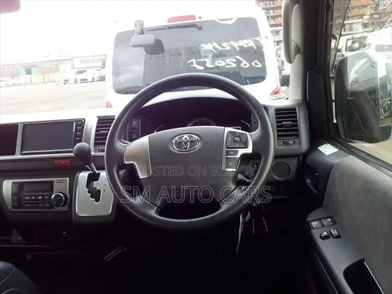 Toyota Hiace Grand Cabin Silver 2020