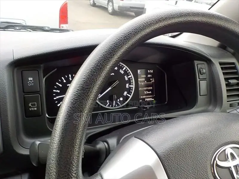 Toyota Hiace Grand Cabin Silver 2020