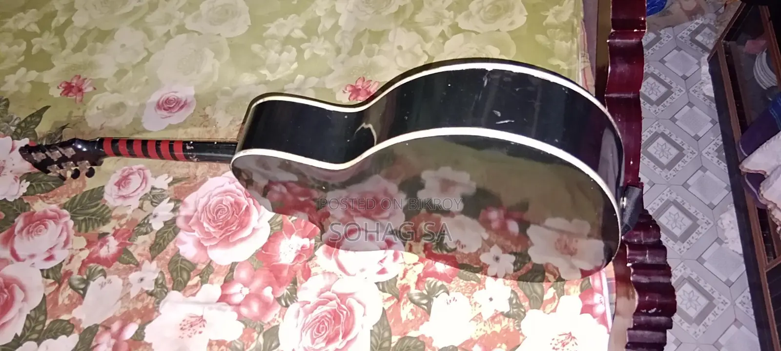 Acoustic Guitar / Signature