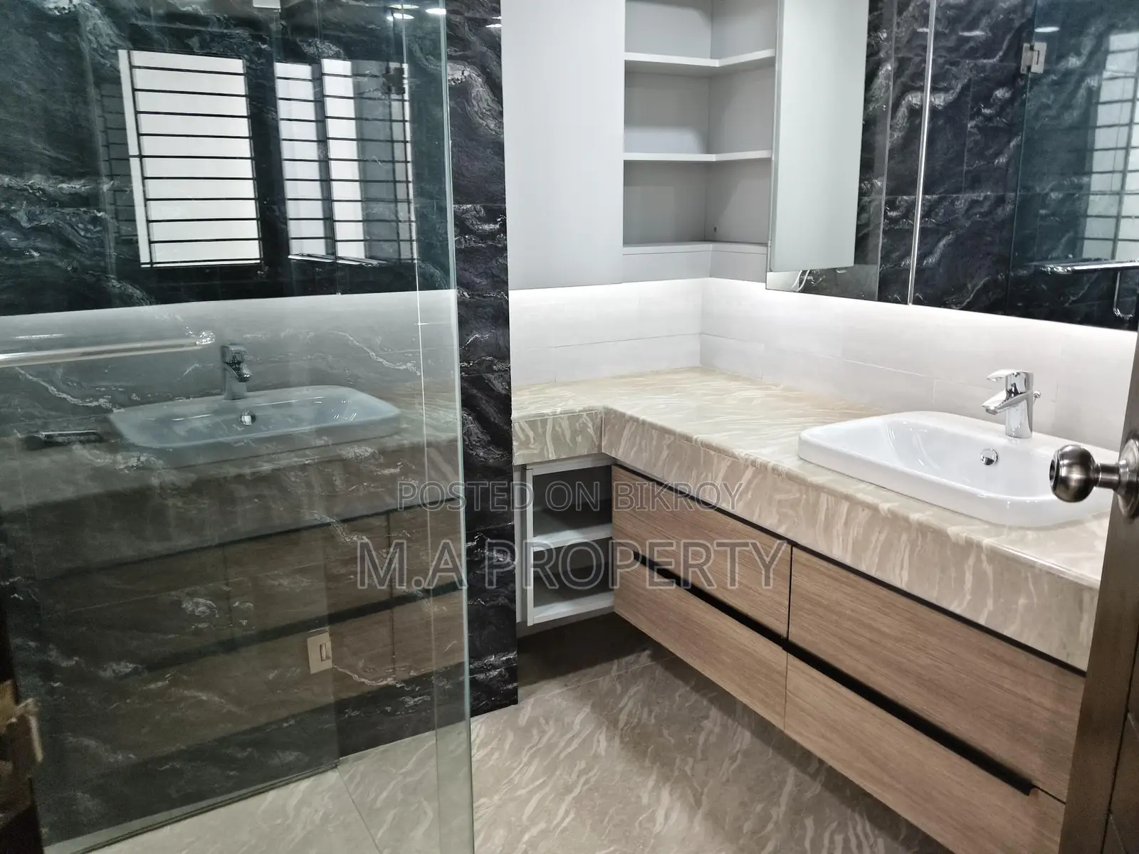 Rent Apt 4-Bed 2-Carpark 5th floor Gulshan North