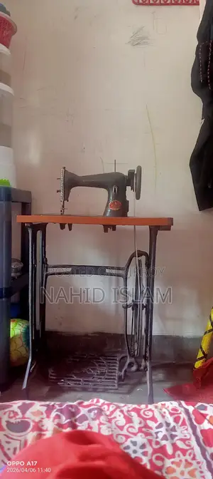 পুরোনো শেলাই মেশিন