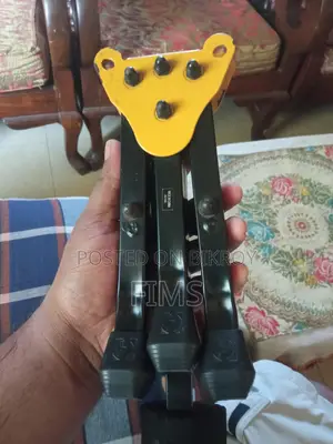 Hercules Guitar Stand