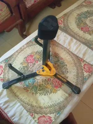 Hercules Guitar Stand