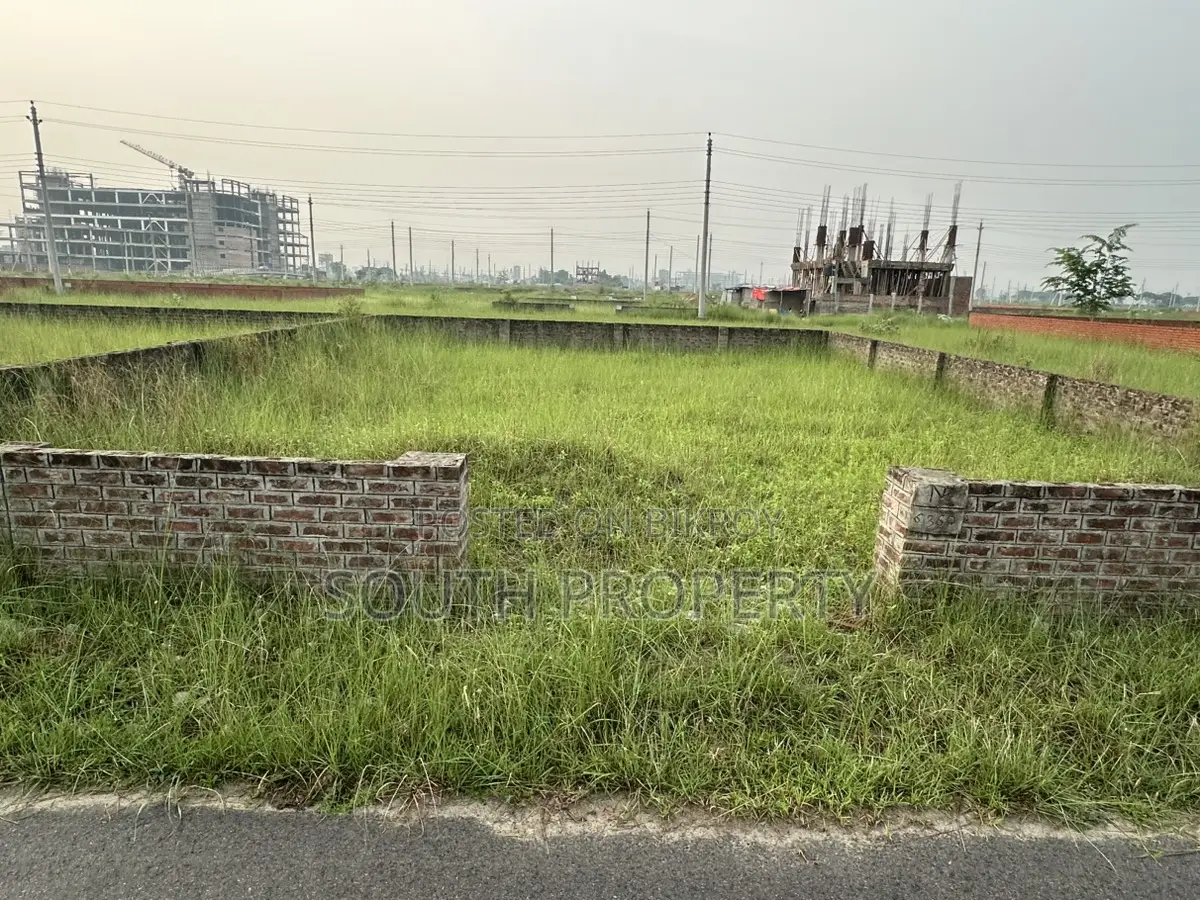 Block-N // 5+5=10 Katha // Near Market, Bashundhara R/A