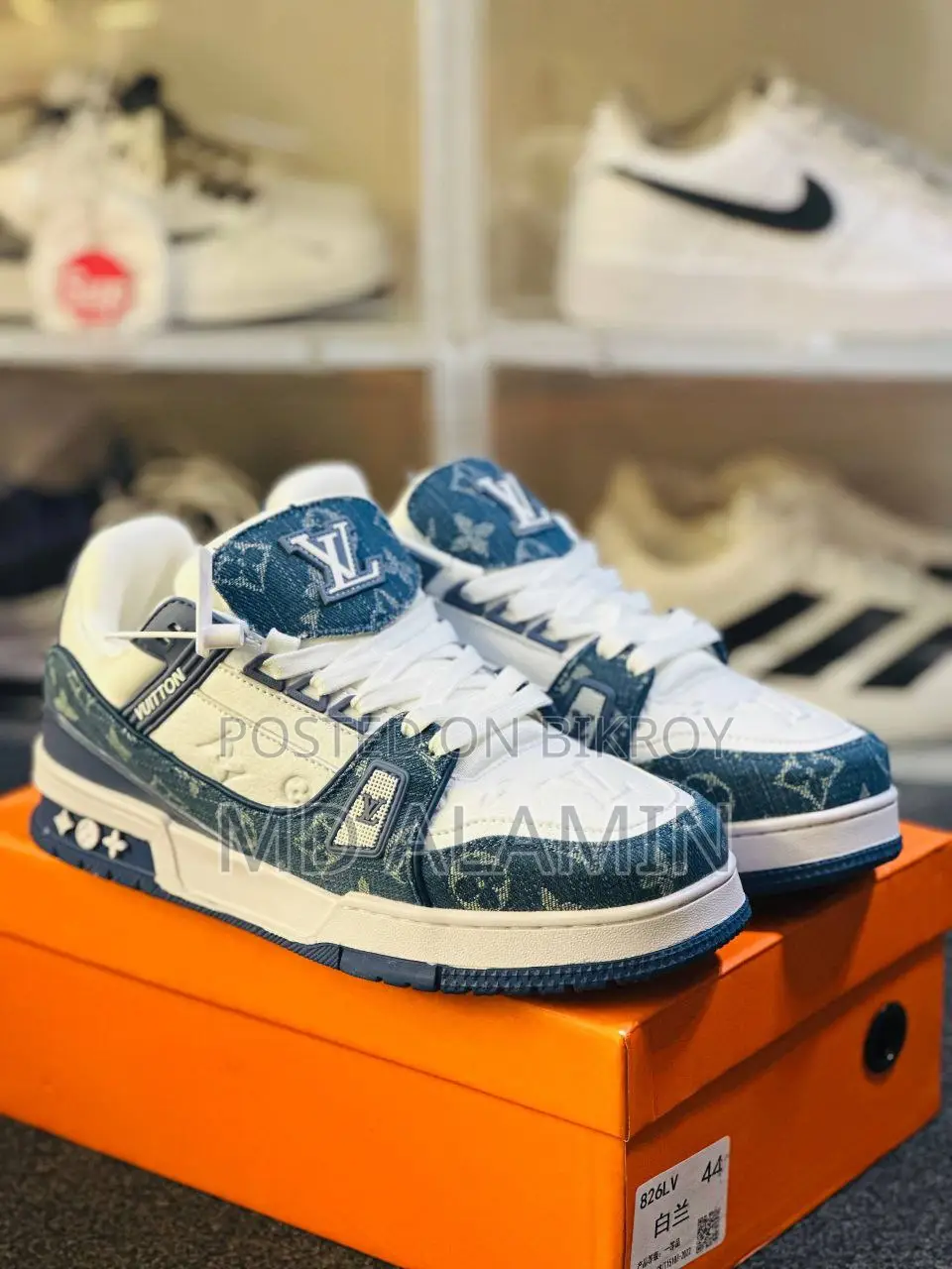 Sneakers
