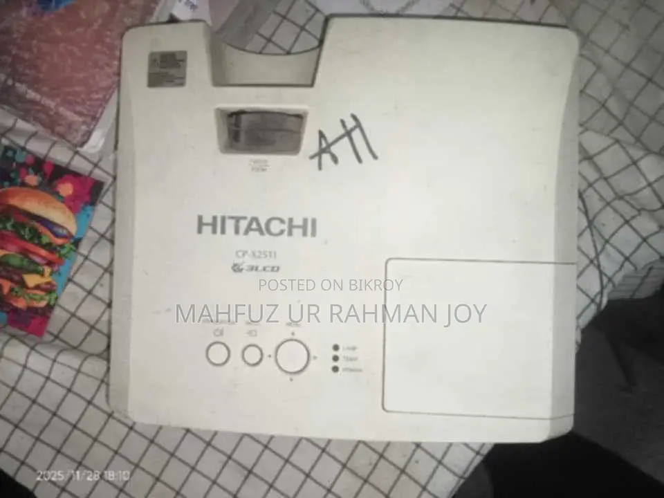Hitachi cp-x2511 projector