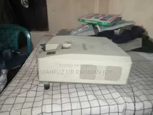 Hitachi cp-x2511 projector