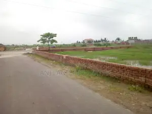 এন-ব্লকে বাজার প্রতিদিন এর কাছে ৩-কাঠা দক্ষিন মুখি প্লট বিক্রয়