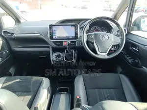 Toyota Esquire Petrol Gi Premium 2021