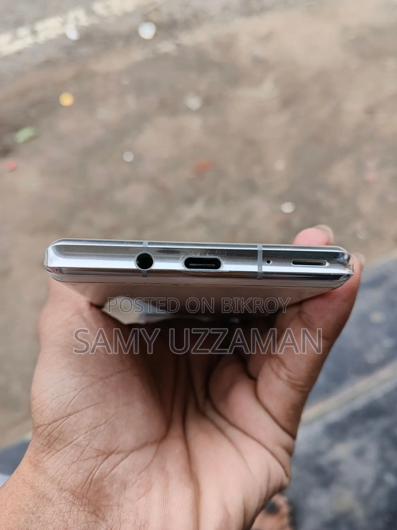 SHARP Aquos R6 . (Used)