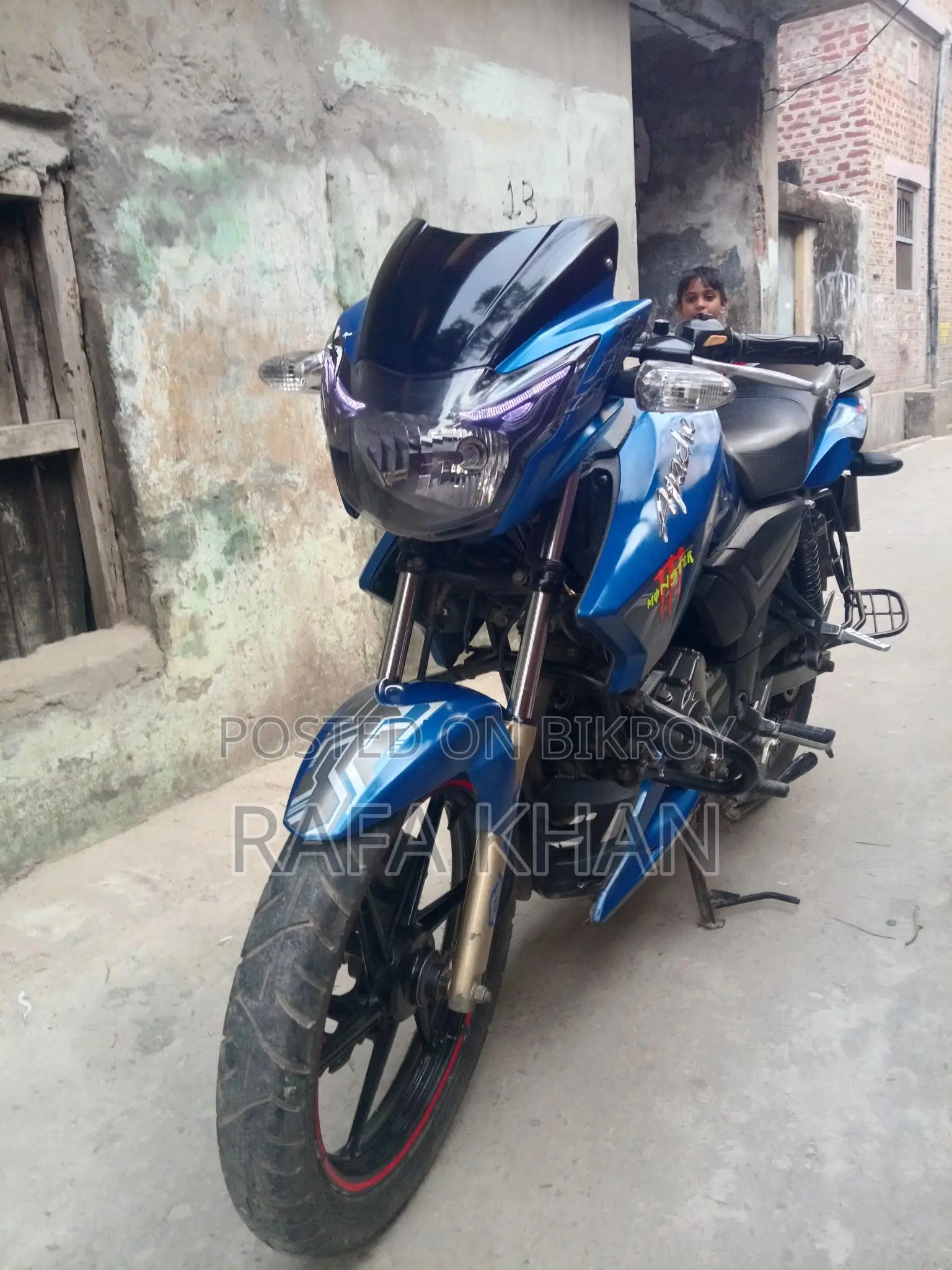 TVS APACHE RTR 150 . 2017