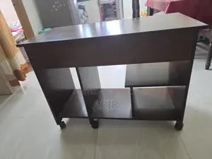 কম্পিউটার টেবিল