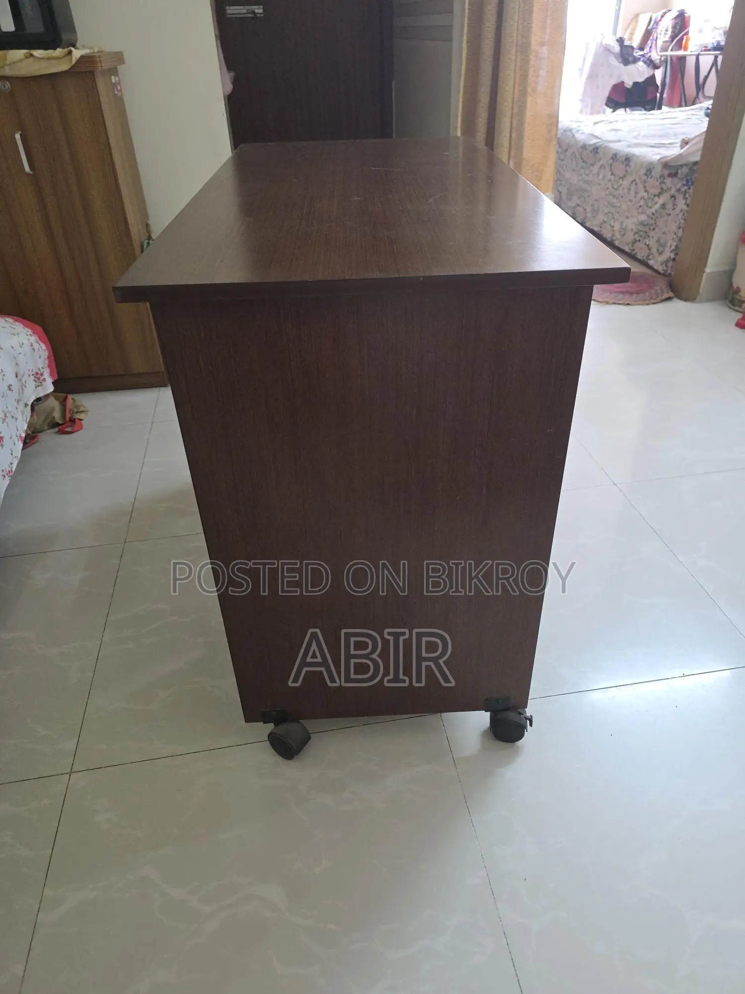 কম্পিউটার টেবিল