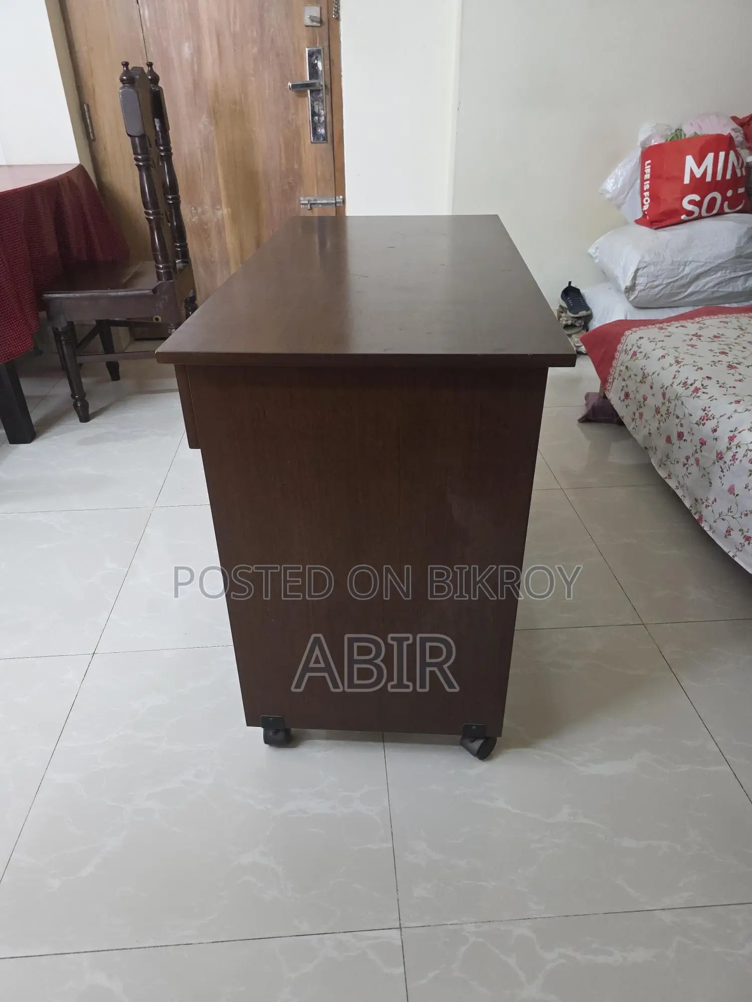 কম্পিউটার টেবিল