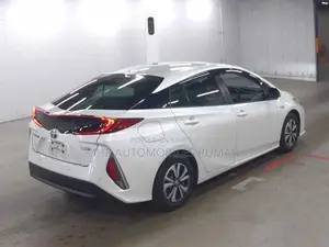 Toyota Prius S Navigation – PHV 2020