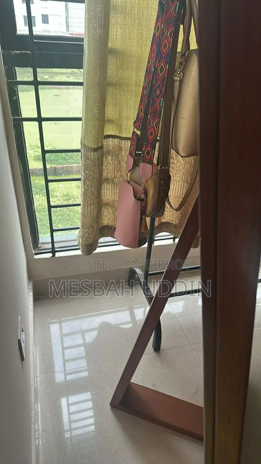 Mirror Stand