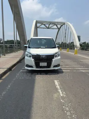 Toyota Esquire 2017