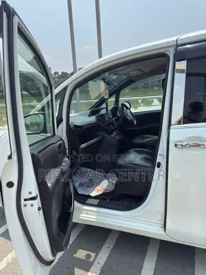 Toyota Esquire 2017