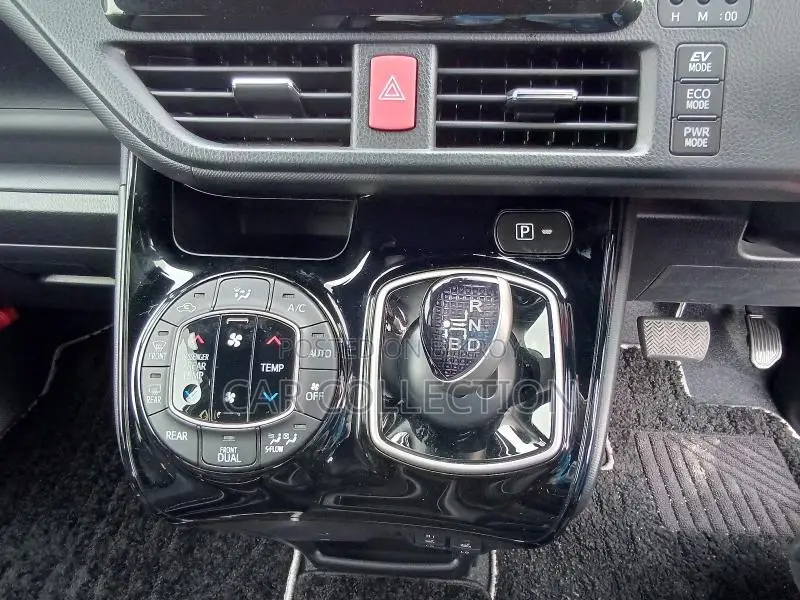 Toyota Noah SIWXB 2021