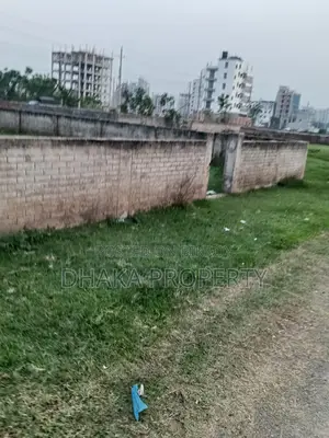 সেক্টর-১৫/ই তে ৩০ ফুট রাস্তা সংলগ্ন ৩ কাঠার লেক ফেস জমি