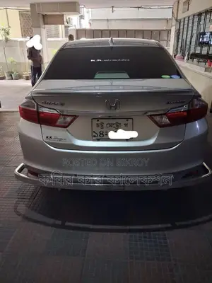 Honda Grace hybrid 2016